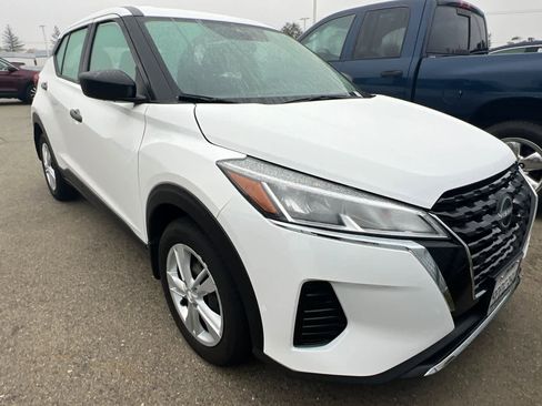 Used 2024 Nissan Kicks S image 3