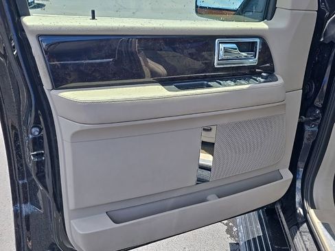 Used 2015 Lincoln Navigator 4WD image 8