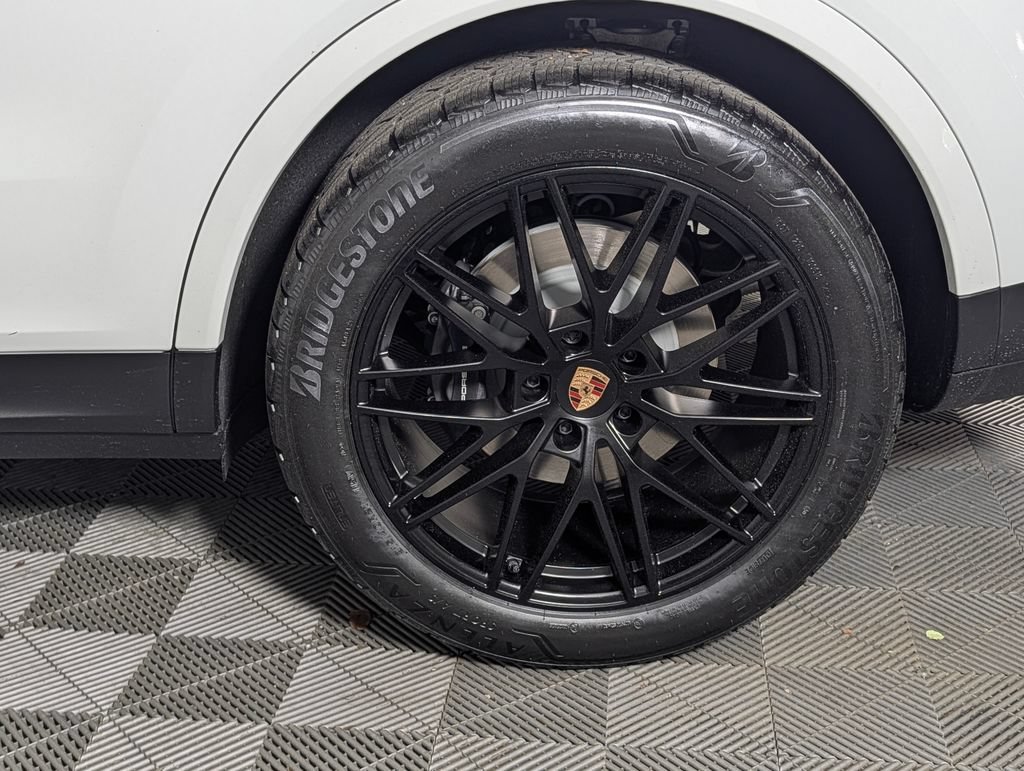 New 2026 Porsche Cayenne Coupe AWD/4WD image 12