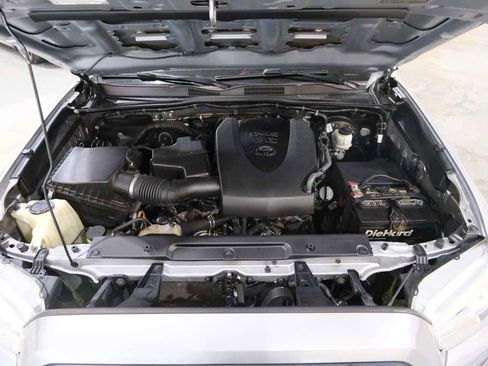 Used 2020 Toyota Tacoma TRD Sport image 32