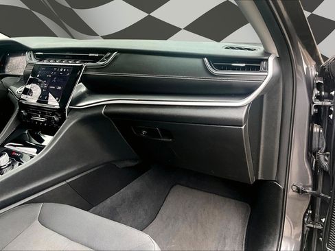 Used 2022 Jeep Grand Cherokee L Laredo w/ Luxury Tech Group I image 16