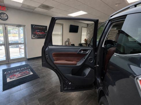 Used 2017 Subaru Forester 2.5i Touring AWD/4WD image 15