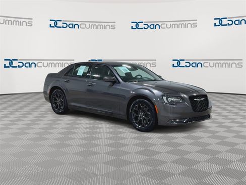 Used 2019 Chrysler 300 S image 2