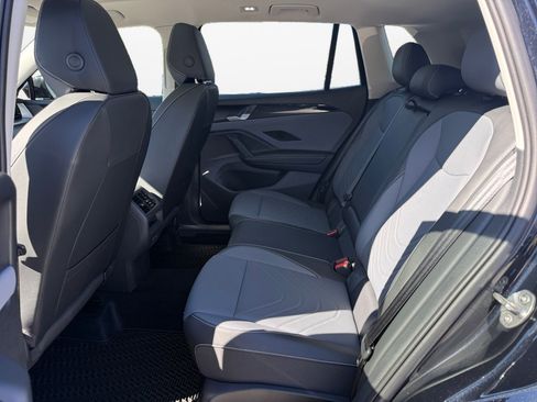 New 2026 Volkswagen Tiguan SE image 13