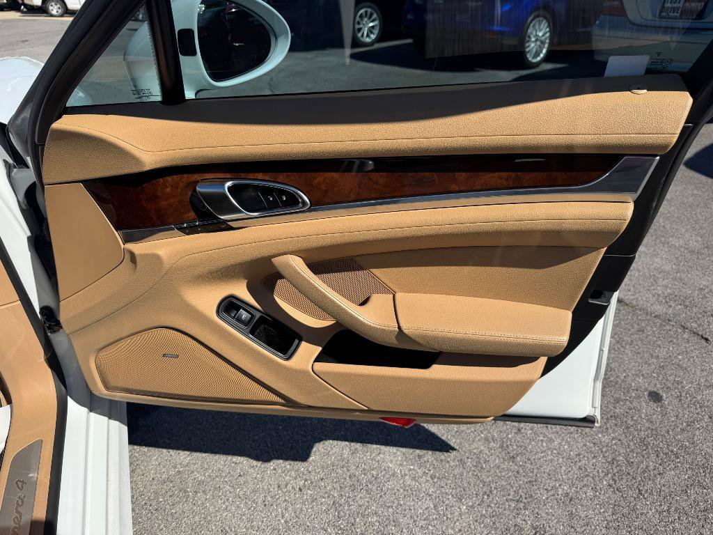 Used 2014 Porsche Panamera 4 AWD/4WD image 30