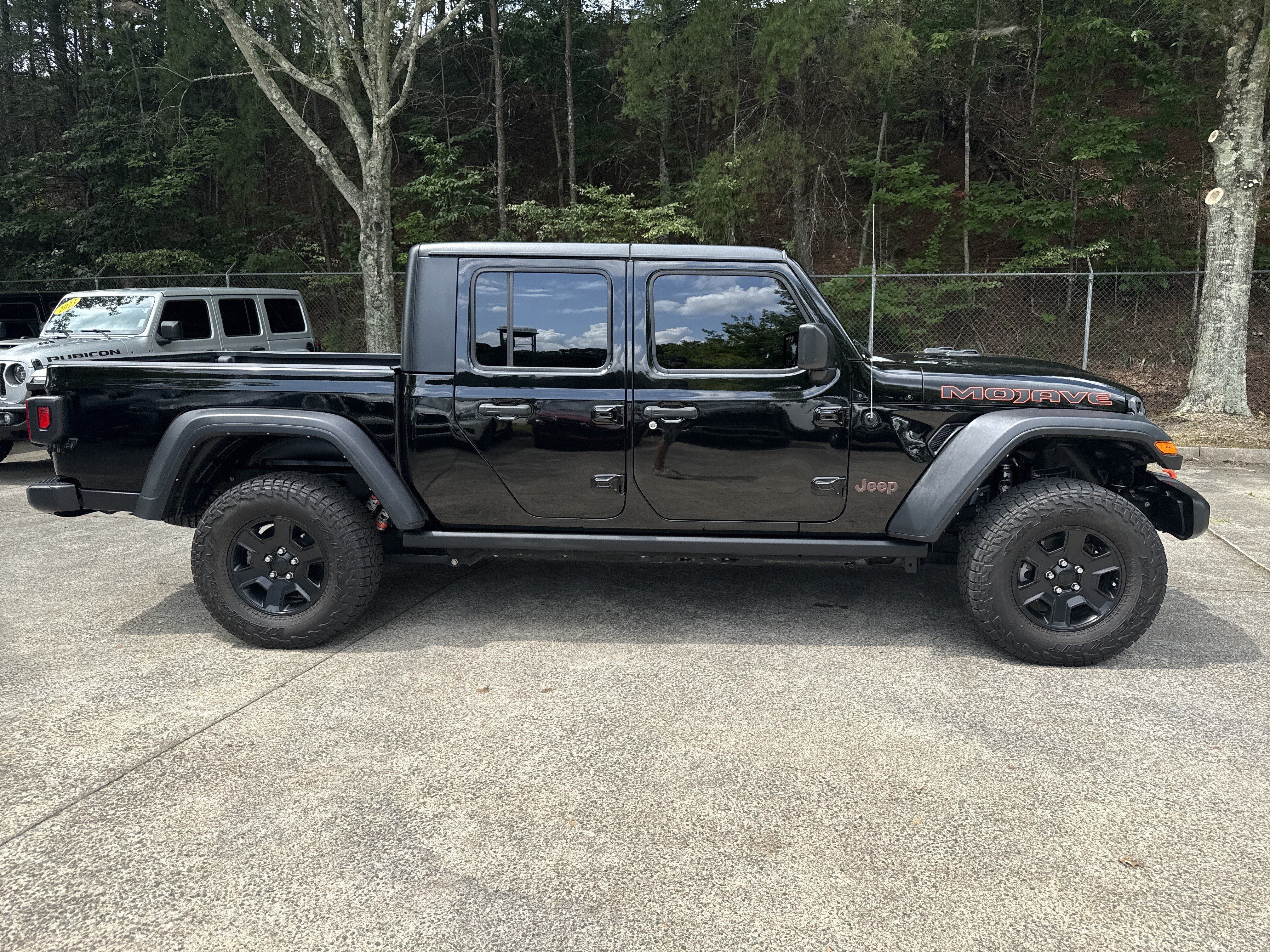 Used 2023 Jeep Gladiator Mojave w/ Trailer Tow Package AWD/4WD image 8