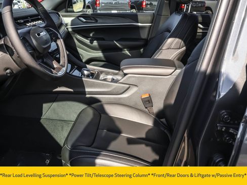 New 2025 Jeep Grand Cherokee Limited w/ Luxury Tech Group II image 5