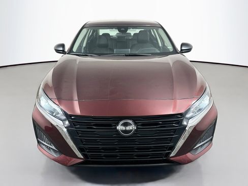 Used 2024 Nissan Altima 2.5 SV FWD image 2