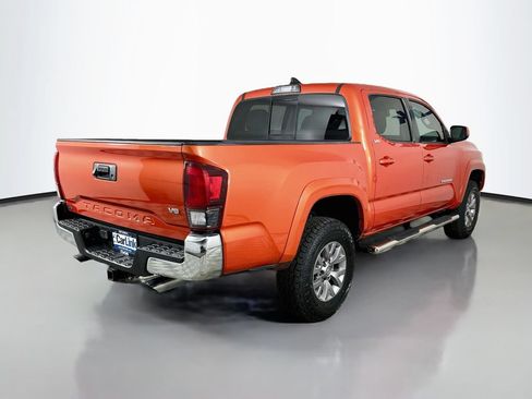 Used 2018 Toyota Tacoma SR5 RWD image 8