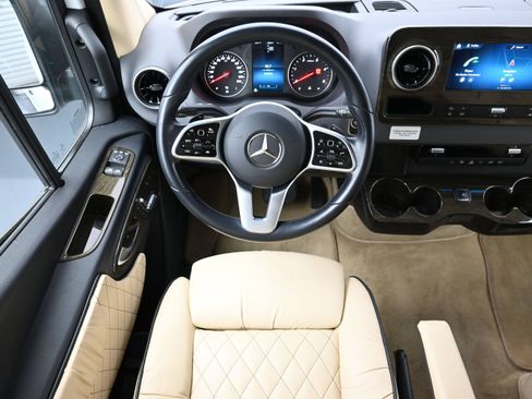 Used 2020 Mercedes-Benz Sprinter 2500 image 37