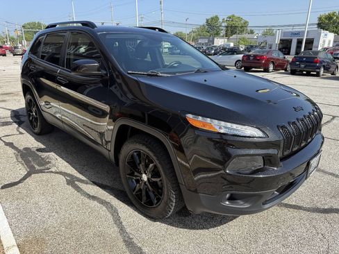 Used 2014 Jeep Cherokee Latitude w/ Cold Weather Group AWD/4WD image 4