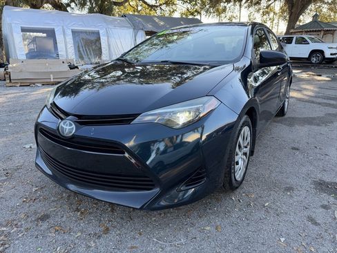 Used 2018 Toyota Corolla LE image 2