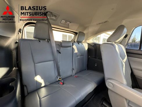 Used 2021 Toyota Highlander XLE image 23