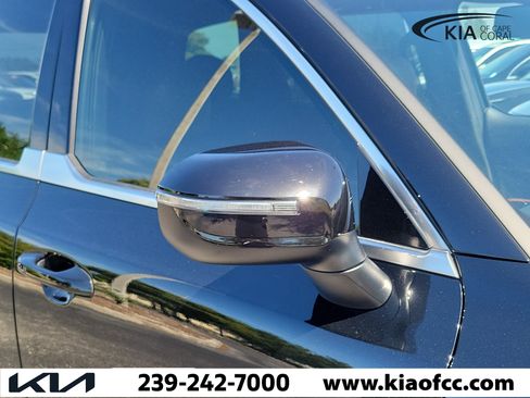 Certified 2024 Kia Telluride EX w/ EX Captain's Chair Package FWD image 8