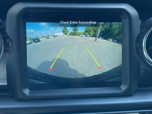 Used 2022 Jeep Wrangler Unlimited Rubicon w/ Trailer Tow Package image 29