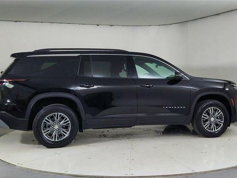 Used 2024 Chevrolet Traverse LT image 7