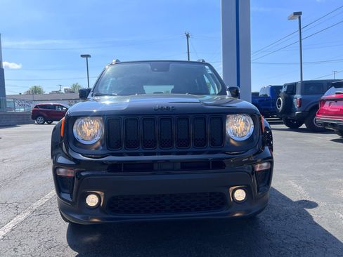 Used 2023 Jeep Renegade Altitude image 2