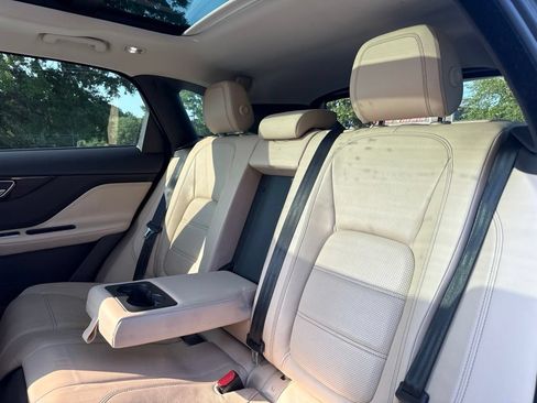 Used 2017 Jaguar F-PACE Prestige AWD/4WD image 22