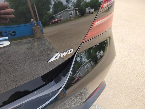 Used 2022 Genesis G70 2.0T AWD/4WD image 12