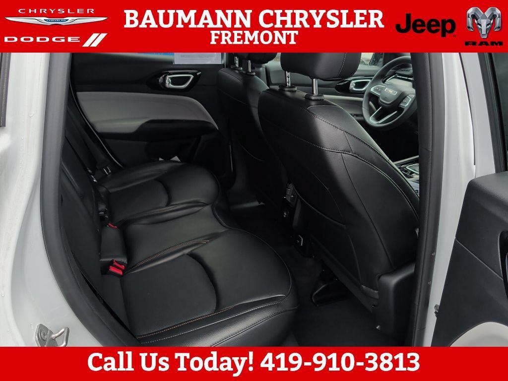 Used 2023 Jeep Compass Limited AWD/4WD image 12