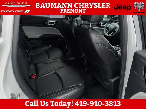 Used 2023 Jeep Compass Limited AWD/4WD image 12