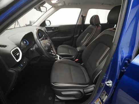 Used 2023 Hyundai Venue Limited w/ Cargo Package image 7