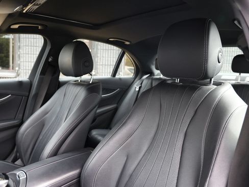Used 2019 Mercedes-Benz E 300 4MATIC image 21