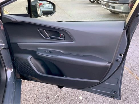 Used 2025 Toyota Prius LE FWD image 22
