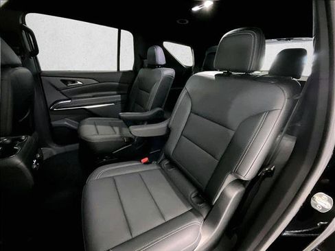 Used 2025 Chevrolet Traverse LT w/ Driver Confidence Package FWD image 28