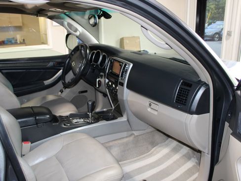 Used 2004 Toyota 4Runner Limited w/ Preferred Accessory Pkg RWD image 27