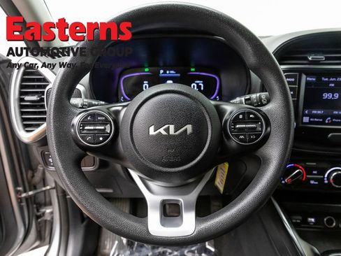 Used 2023 Kia Soul LX w/ Option Group 015 FWD image 10