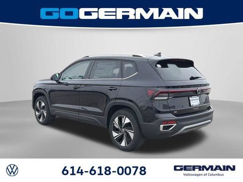 New 2026 Volkswagen Taos SE image 9