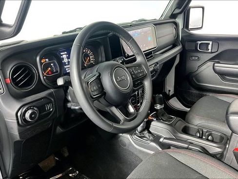 Used 2025 Jeep Wrangler Unlimited Rubicon AWD/4WD image 13