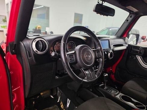 Used 2015 Jeep Wrangler Sahara AWD/4WD image 10