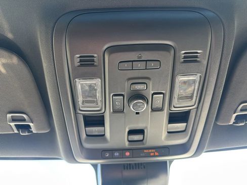 Used 2023 Chevrolet Tahoe Z71 w/ Luxury Package AWD/4WD image 28