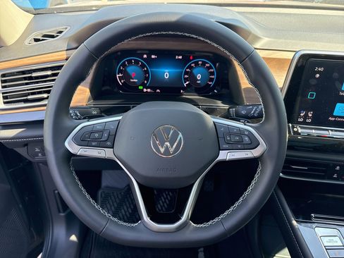 Used 2026 Volkswagen Atlas SE FWD image 15