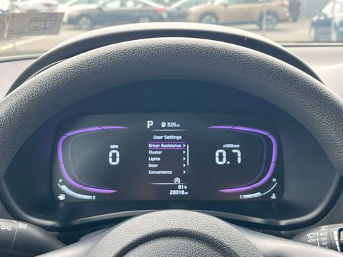 Used 2025 Kia Soul LX w/ LX Technology Package FWD image 38