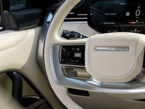 Used 2024 Land Rover Range Rover Autobiography image 18