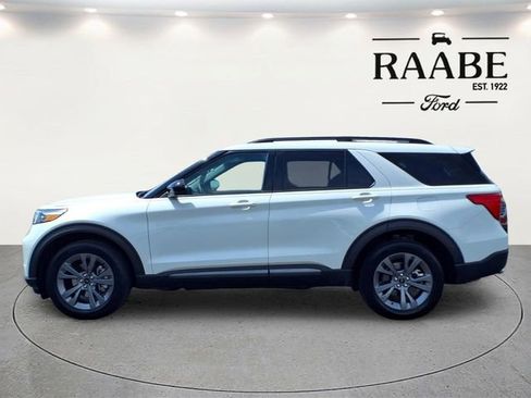 Used 2024 Ford Explorer XLT w/ Equipment Group 202A AWD/4WD image 4