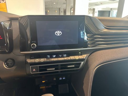 Used 2025 Toyota Camry LE image 21