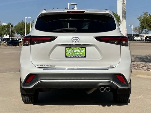 Used 2024 Toyota Highlander XSE FWD image 4