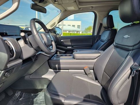 Used 2025 Ford Expedition Platinum AWD/4WD image 16
