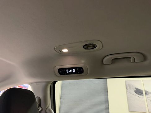 Used 2020 Chrysler Voyager LX FWD image 44
