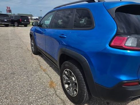 Used 2020 Jeep Cherokee Trailhawk w/ Cold Weather Group AWD/4WD image 7