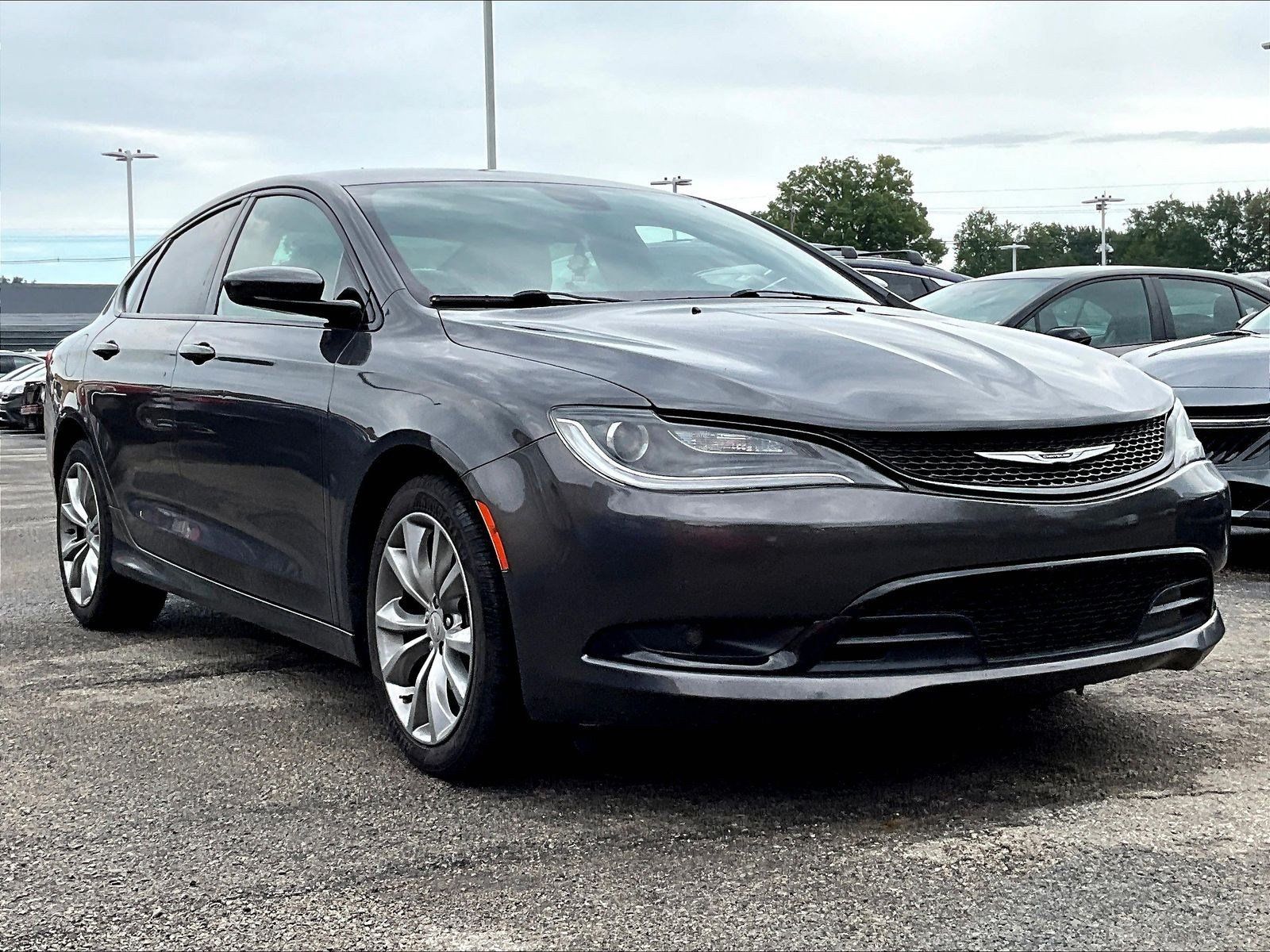 Used 2016 Chrysler 200 S FWD image 2