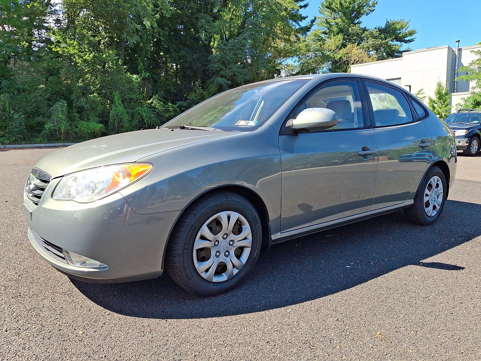 Used 2010 Hyundai Elantra GLS FWD image 3