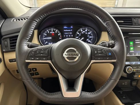 Used 2020 Nissan Rogue SV w/ Premium Package FWD image 14