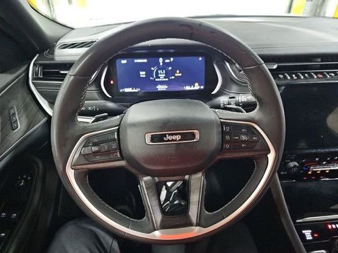 Used 2024 Jeep Grand Cherokee L Limited w/ Luxury Tech Group II image 16