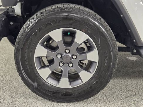 Used 2022 Jeep Wrangler Unlimited Sahara w/ LED Lighting Group AWD/4WD image 13