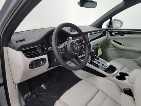 New 2025 Porsche Macan S image 4